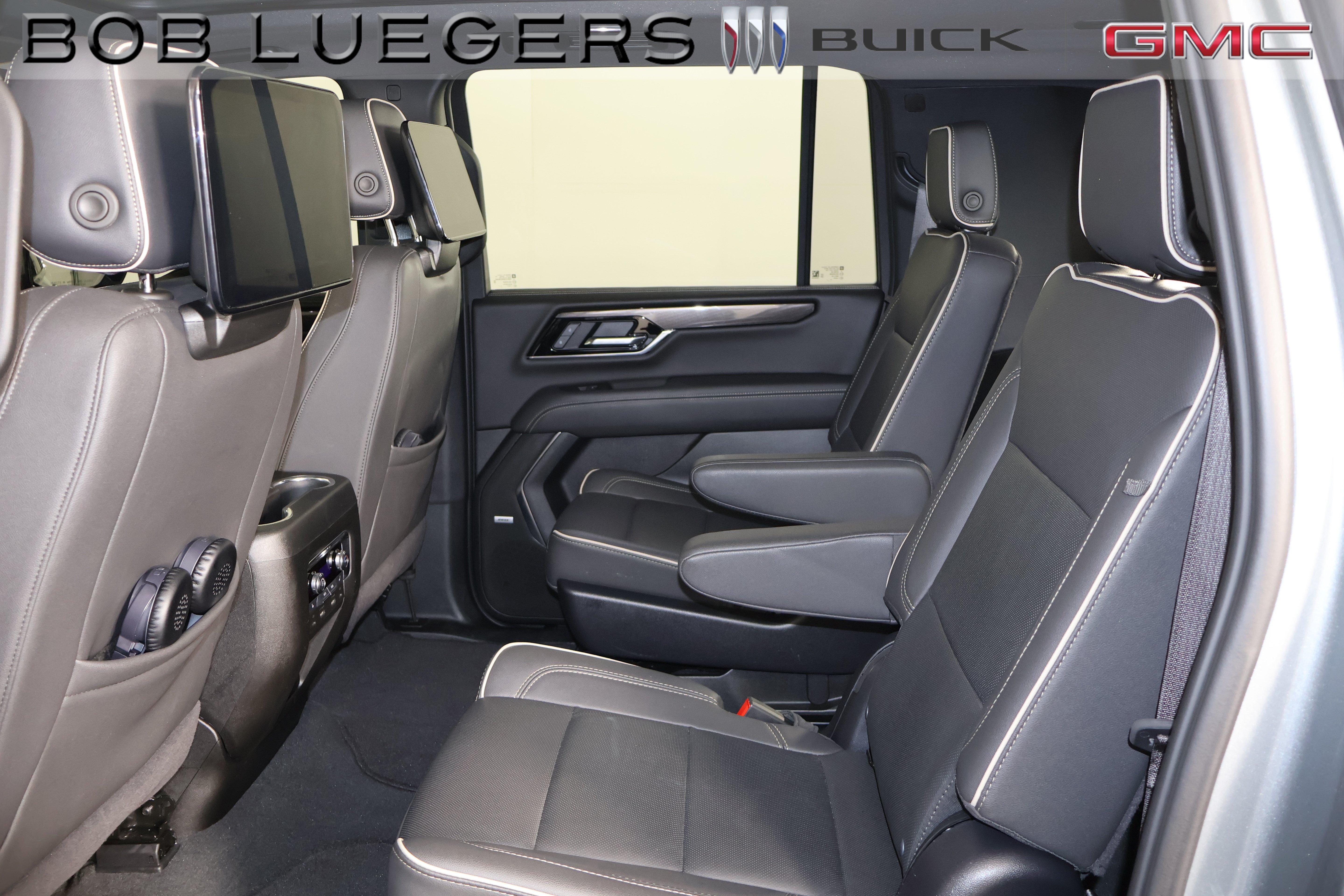 Certified 2025 GMC Yukon XL Elevation w/ Elevation Premium Package AWD/4WD image 11