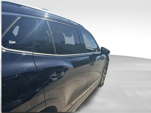 Used 2025 Volkswagen Tiguan S image 33