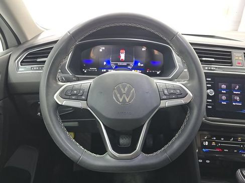 Used 2023 Volkswagen Tiguan SE FWD image 8