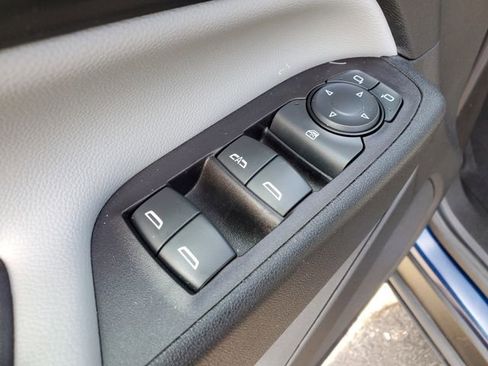 Certified 2022 Chevrolet Equinox LS w/ LS Convenience Package FWD image 18