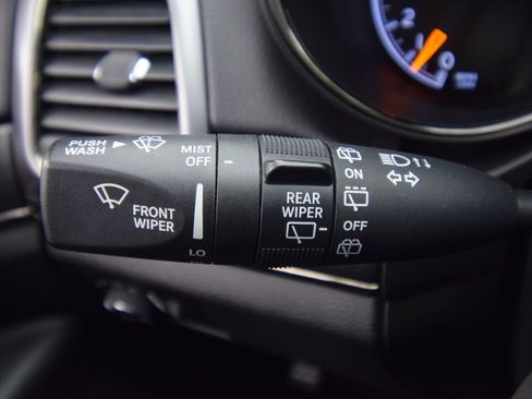 Used 2020 Jeep Grand Cherokee Limited X image 40