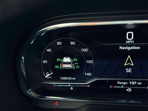 Used 2022 GMC Yukon XL SLT w/ SLT Luxury Package image 18