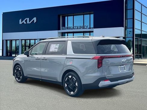 New 2026 Kia Carnival EX FWD image 10