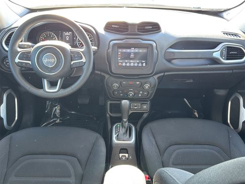 Used 2018 Jeep Renegade Latitude image 10