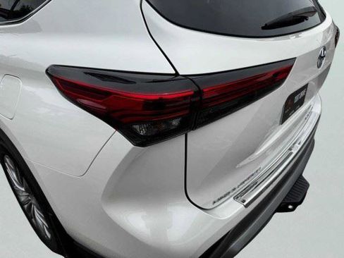 Used 2021 Toyota Highlander Platinum AWD/4WD image 10