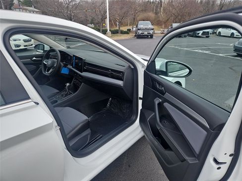 New 2026 Volkswagen Jetta SE image 25
