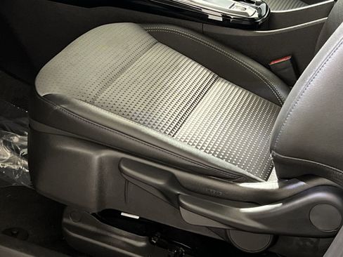 Used 2025 Chevrolet Trax LT image 12