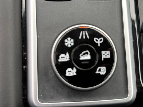 Used 2024 Nissan Pathfinder SL image 17