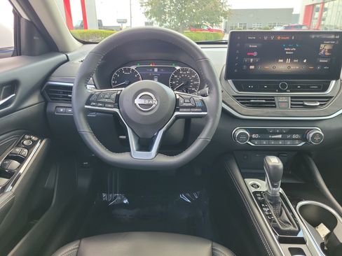 Used 2023 Nissan Altima 2.5 SL FWD image 10