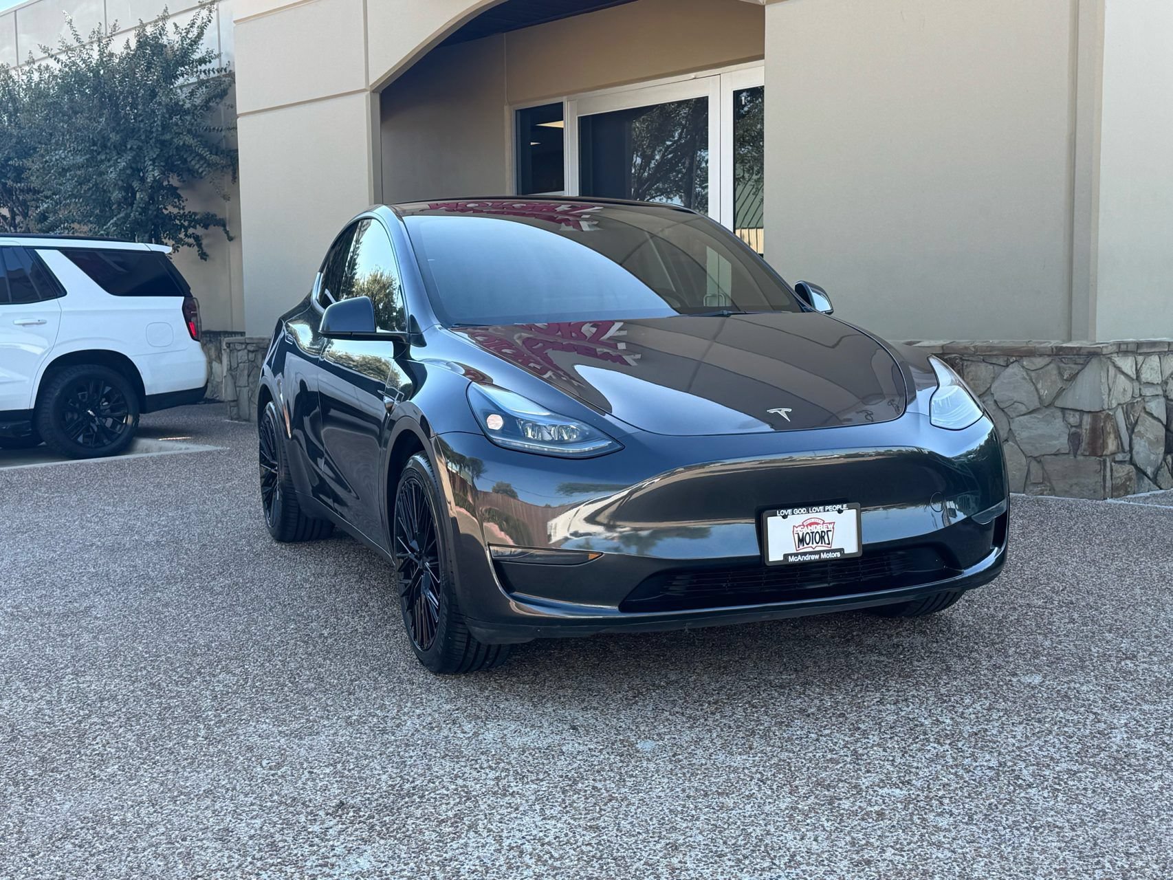 Used 2024 Tesla Model Y Long Range AWD/4WD image 5