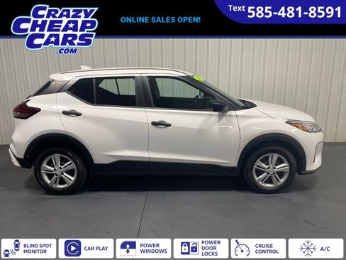 Used 2022 Nissan Kicks S image 1