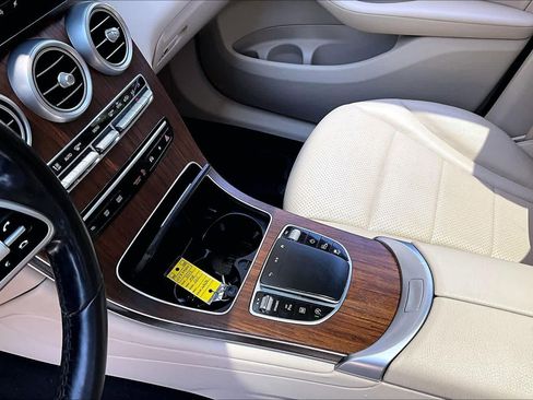 Used 2022 Mercedes-Benz GLC 300 4MATIC w/ Driver Assistance Package image 17