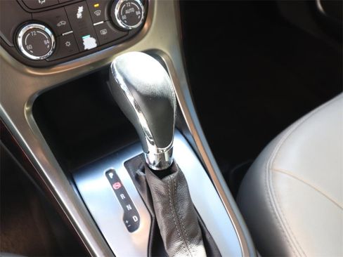 Used 2015 Buick Verano Base image 18
