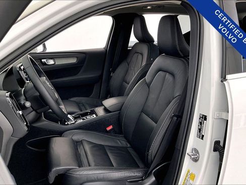 Certified 2023 Volvo XC40 B5 Ultimate w/ Protection Package Premier image 32