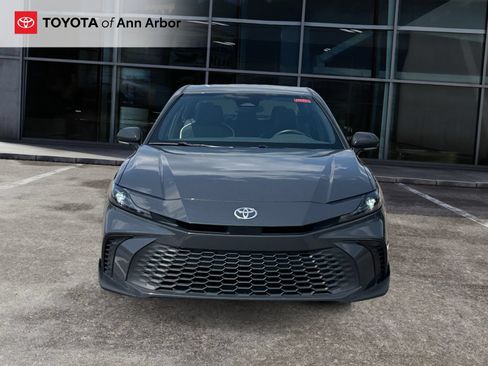 Used 2025 Toyota Camry SE FWD image 11
