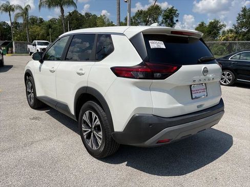 Used 2022 Nissan Rogue SV FWD image 4