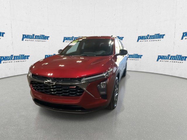 Used 2025 Chevrolet Trax RS FWD image 4