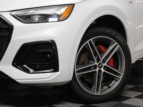 Used 2025 Audi Q5 e Premium Plus w/ Premium Plus Package image 3