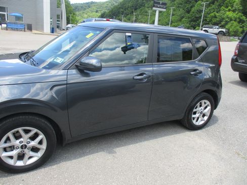 Used 2022 Kia Soul S FWD image 7