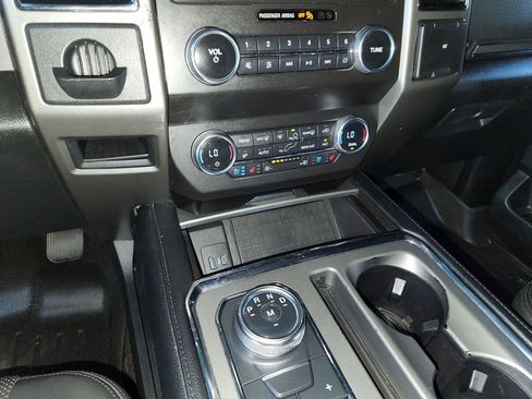 Used 2021 Ford Expedition Max XLT image 21