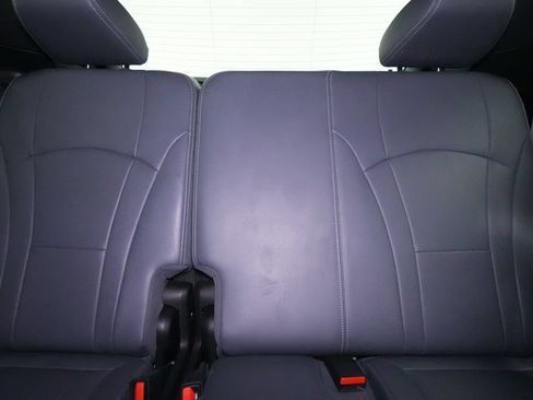 Used 2022 Buick Enclave Premium AWD/4WD image 19