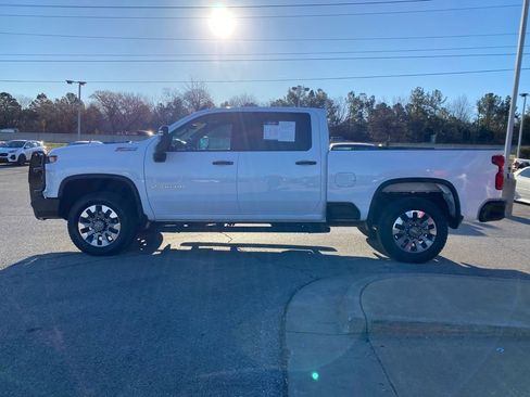 Used 2025 Chevrolet Silverado 2500 Custom w/ Custom Value Package image 4