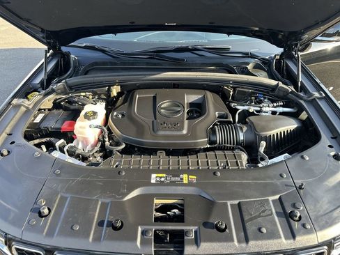 Used 2023 Jeep Grand Cherokee Overland w/ Luxury Tech Group IV AWD/4WD image 18