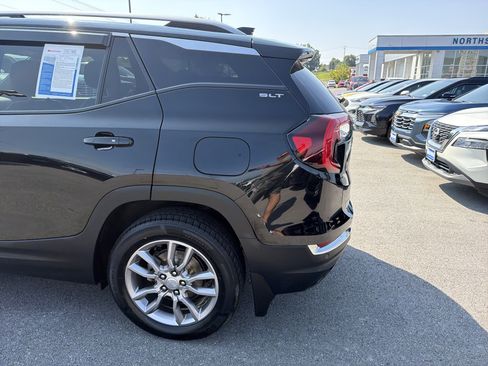 Used 2022 GMC Terrain SLT w/ Infotainment Package II AWD/4WD image 9