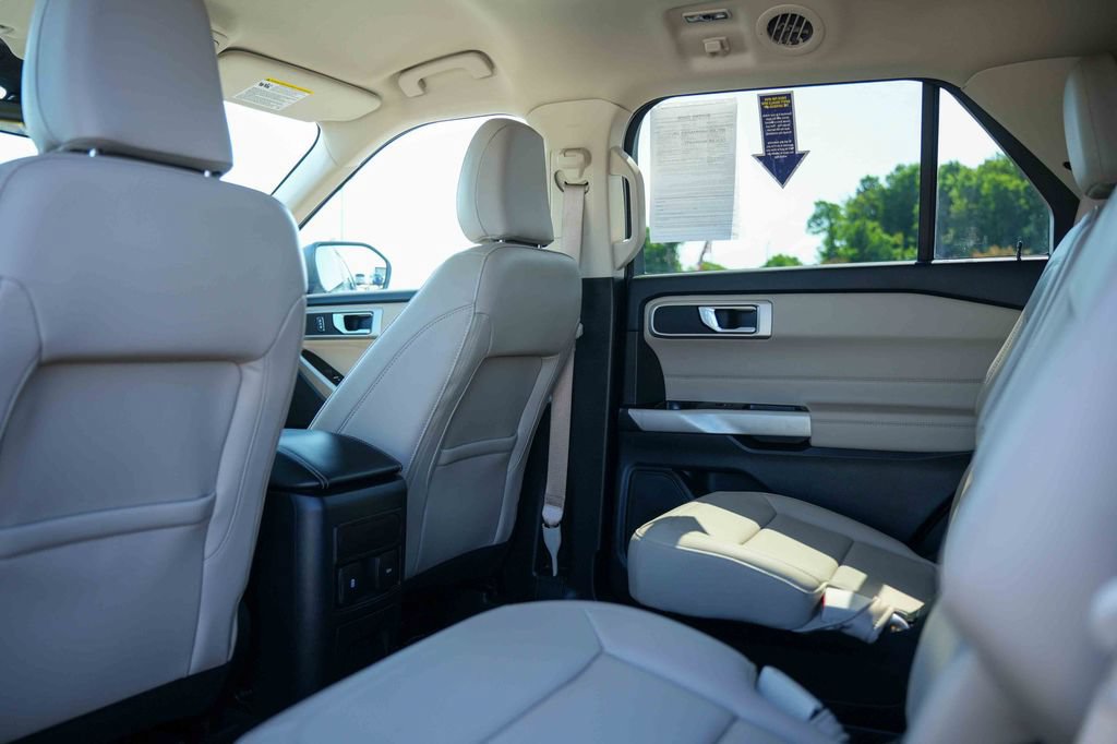 Used 2024 Ford Explorer XLT w/ Equipment Group 202A AWD/4WD image 24