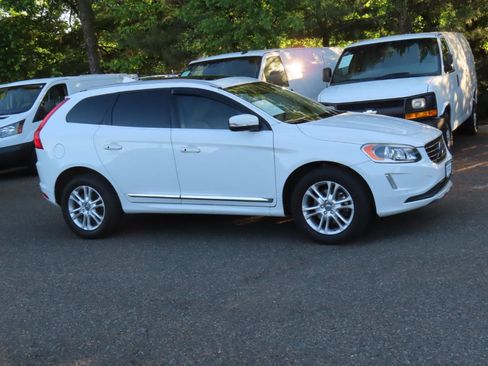 Used 2016 Volvo XC60 T5 Premier w/ Proximity Package AWD/4WD image 4