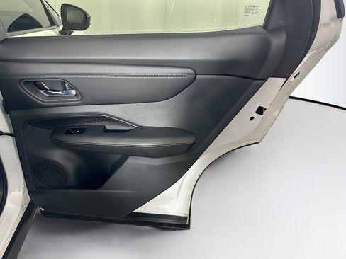 Used 2023 Nissan Ariya FWD image 32