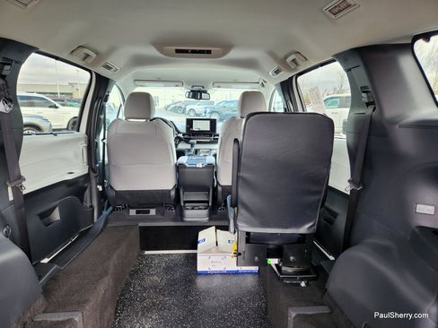 New 2026 Toyota Sienna LE FWD image 37