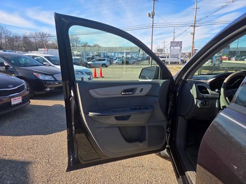 Used 2015 Chevrolet Traverse LS image 9