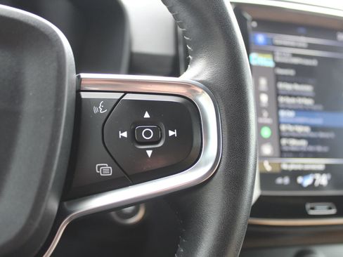 Used 2019 Volvo XC40 T5 Momentum image 26