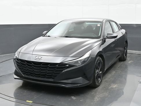 Used 2023 Hyundai Elantra SEL image 4