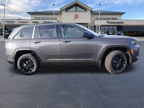 New 2025 Jeep Grand Cherokee Altitude image 21