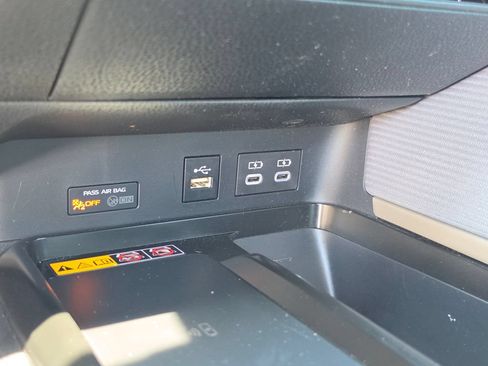 Used 2025 Toyota Camry SE w/ Convenience Package FWD image 21
