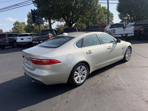 Used 2016 Jaguar XF Premium AWD/4WD image 4