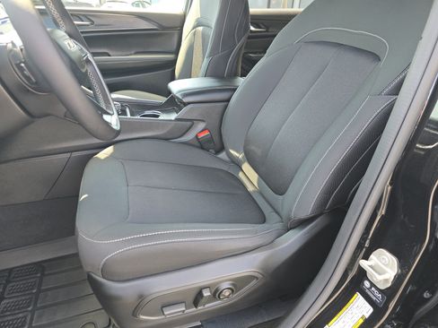 Used 2024 Jeep Grand Cherokee L Laredo AWD/4WD image 20