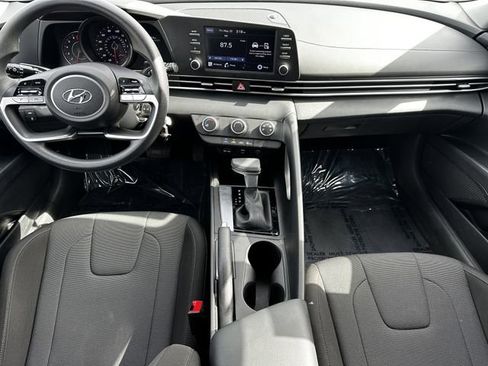 Used 2023 Hyundai Elantra SE FWD image 15