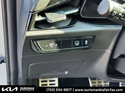 Used 2023 Kia Niro EX Touring image 8