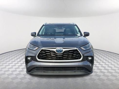 Used 2023 Toyota Highlander XLE image 2