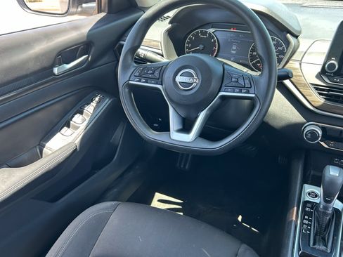 Used 2024 Nissan Altima 2.5 SV FWD image 15