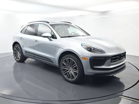 Certified 2026 Porsche Macan AWD/4WD image 17