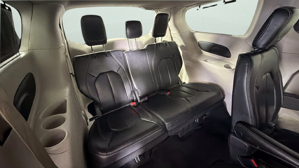 Used 2022 Chrysler Pacifica Touring-L FWD image 30