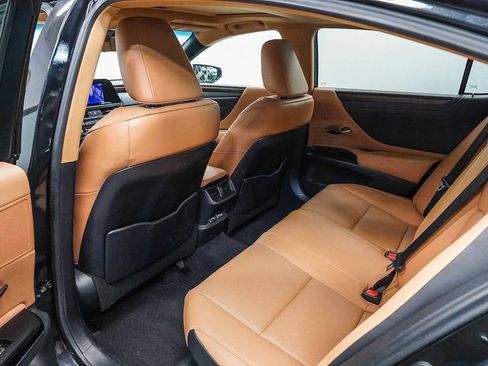 Used 2024 Lexus ES 300h w/ Premium Package FWD image 19