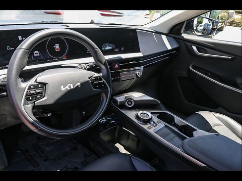Used 2024 Kia EV6 Light RWD image 28