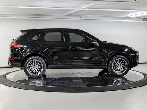Certified 2017 Porsche Cayenne Platinum Edition image 8