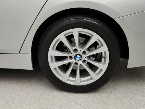 Used 2017 BMW 320i 320i Sedan with Premium and Dr image 9