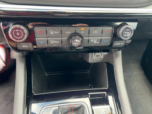 Used 2025 Jeep Compass Trailhawk AWD/4WD image 31
